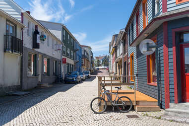 Bikes in the Saint-Pierre and Archéron alleys